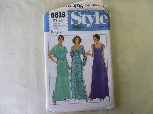 STYLE - PATTERN NO. 3518 - SIZE 18 - BUST 102 CM - FACTORY FOLDED