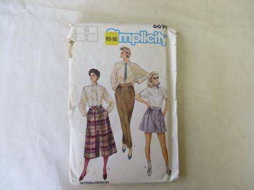 SIMPLICITY - PATTERN NO. 6699 - SIZE 10 - FACTORY FOLDED
