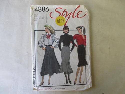 STYLE - PATTERN NO.4886  - SIZE K 10 ONLY - NO INSTRUCTIONS