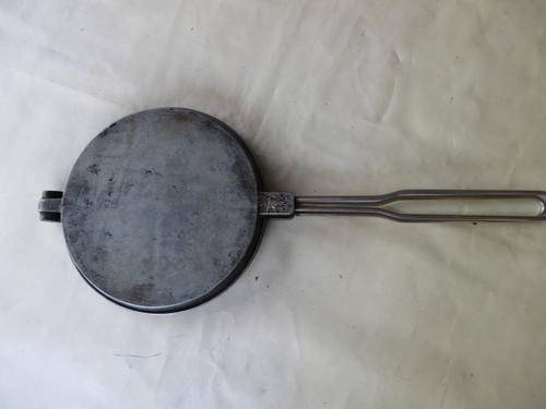 OLD WAFFLE IRON - 170 MM DIAM. - AS PER SCAN