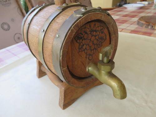 SMALL OAK BARREL - 120 MM DIAM. - 170 MM LONG - ON STAND - AS PER SCAN