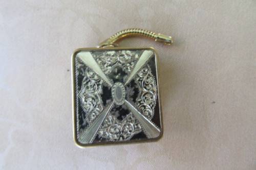 SMALL MUSICAL BOX - 32 X 35 X 18 MM - CLOVER - AS PER SCAN