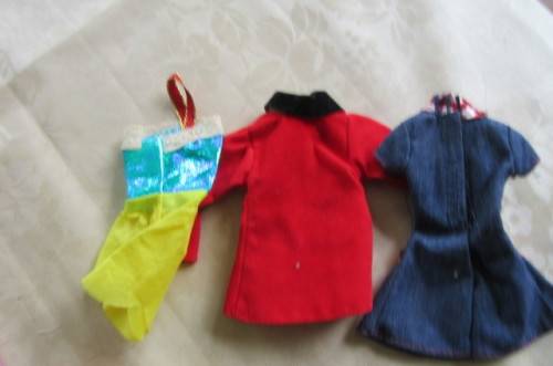 9 VARIOUS DOLLS DRESSES - ASER SCAN