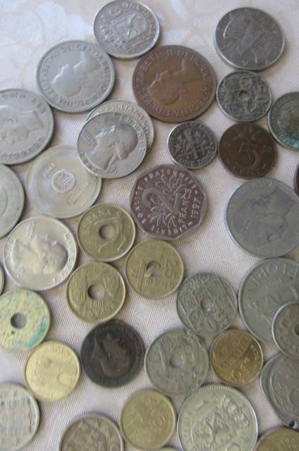 LUCKY DIP - CLEARANCE OF 175 UNCHECKED WORLD COINS - BID PER ITEM- GOOD FINDS POSSIBLE