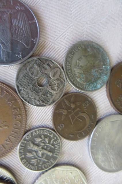 LUCKY DIP - CLEARANCE OF 175 UNCHECKED WORLD COINS - BID PER ITEM- GOOD FINDS POSSIBLE