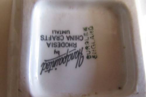 CERAMIC ASH TAY WITH ELEPHANT