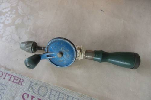 SMALL VINTAGE HAND BRACE DRILL - 250 MM - AS PER SCAN