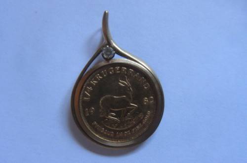 CHRISTMAS IS COMINGBEAUTIFUL FRAMED 1/4 KRUGER RAND - 1983 WITH UNKNOWN STONE - 11.2.G - AS PER SCAN