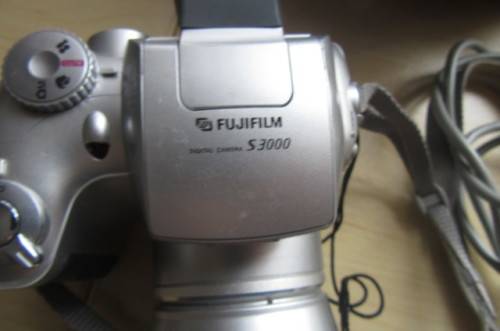 VINTAGE DIGITAL CAMERA - FUJI FILM S300 WITH CARRY BAG - NOT TESTED - MAYBE COLLECTORS ITEM  -SP