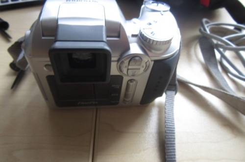VINTAGE DIGITAL CAMERA - FUJI FILM S300 WITH CARRY BAG - NOT TESTED - MAYBE COLLECTORS ITEM  -SP