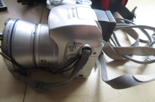 VINTAGE DIGITAL CAMERA - FUJI FILM S300 WITH CARRY BAG - NOT TESTED - MAYBE COLLECTORS ITEM  -SP