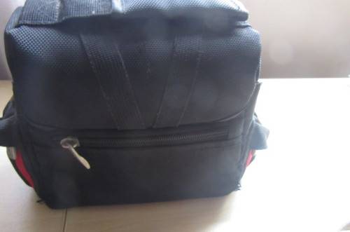 VINTAGE DIGITAL CAMERA - FUJI FILM S300 WITH CARRY BAG - NOT TESTED - MAYBE COLLECTORS ITEM  -SP