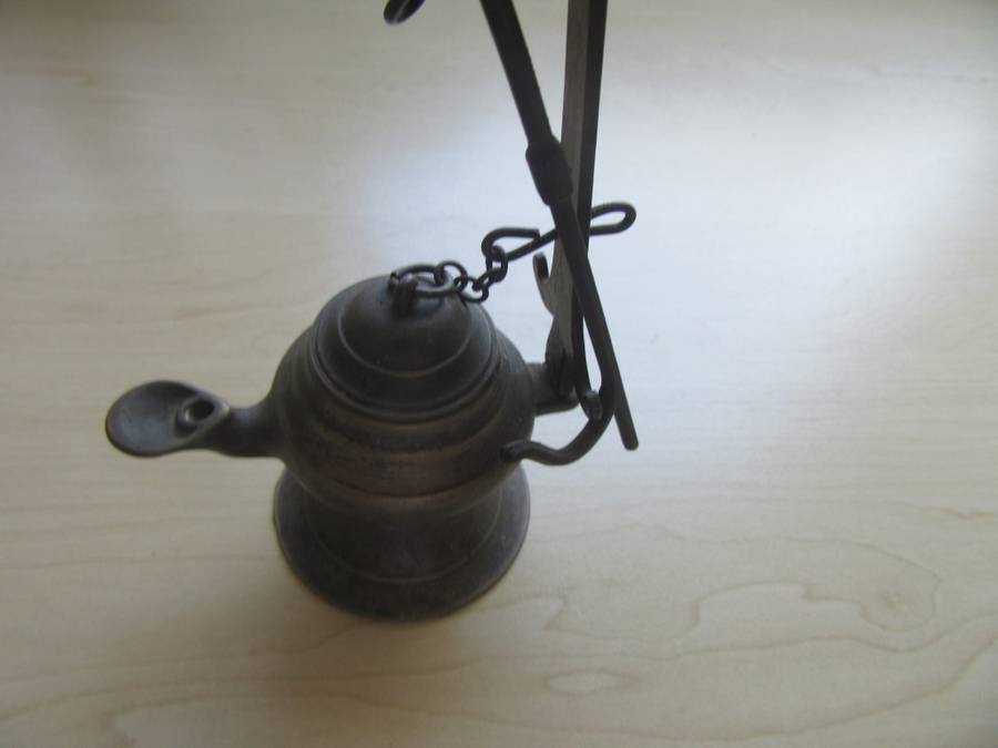 BRASS GENIE OIL LAMP - WITH WALL HANGING ATTACHMENT - AS PER SCAN