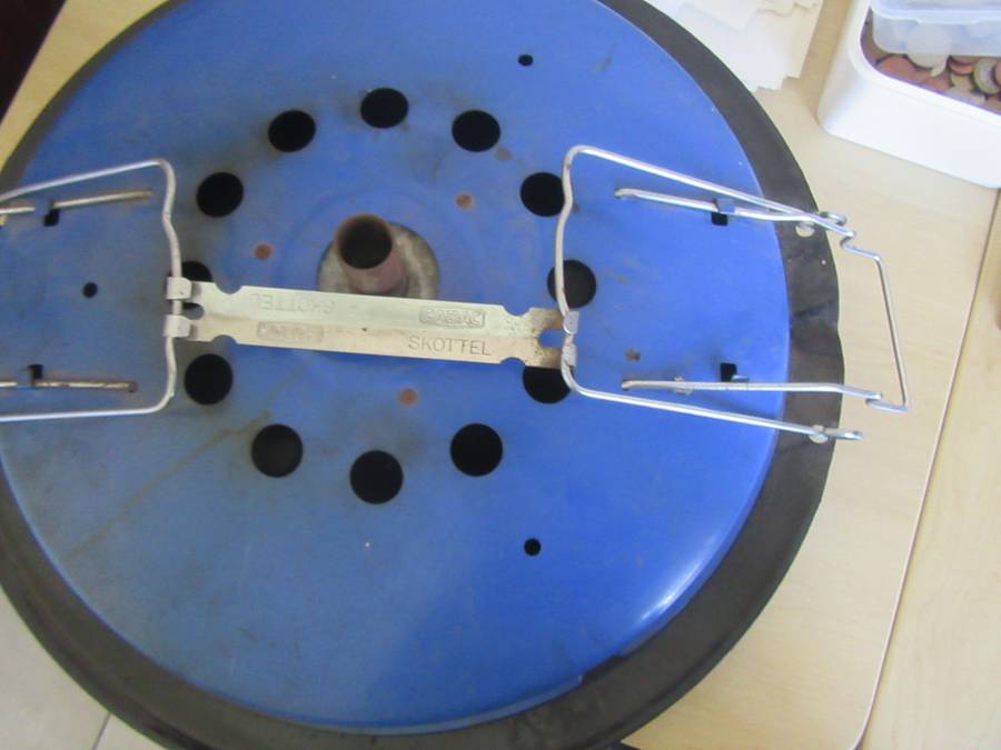 CADAC SKOTTEL BRAAI- 47 CM DIAM. - AS PER DESRIPTION - GOOD  CONDITION