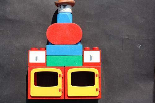 DUPLO -8 BLOCKS OR FIGURES