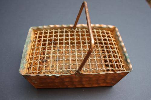 COPPER FLOWER STAND WITH MESH - 210 X 135 MM - 60 MM HIGH - PLEASE HAVE A LOOK