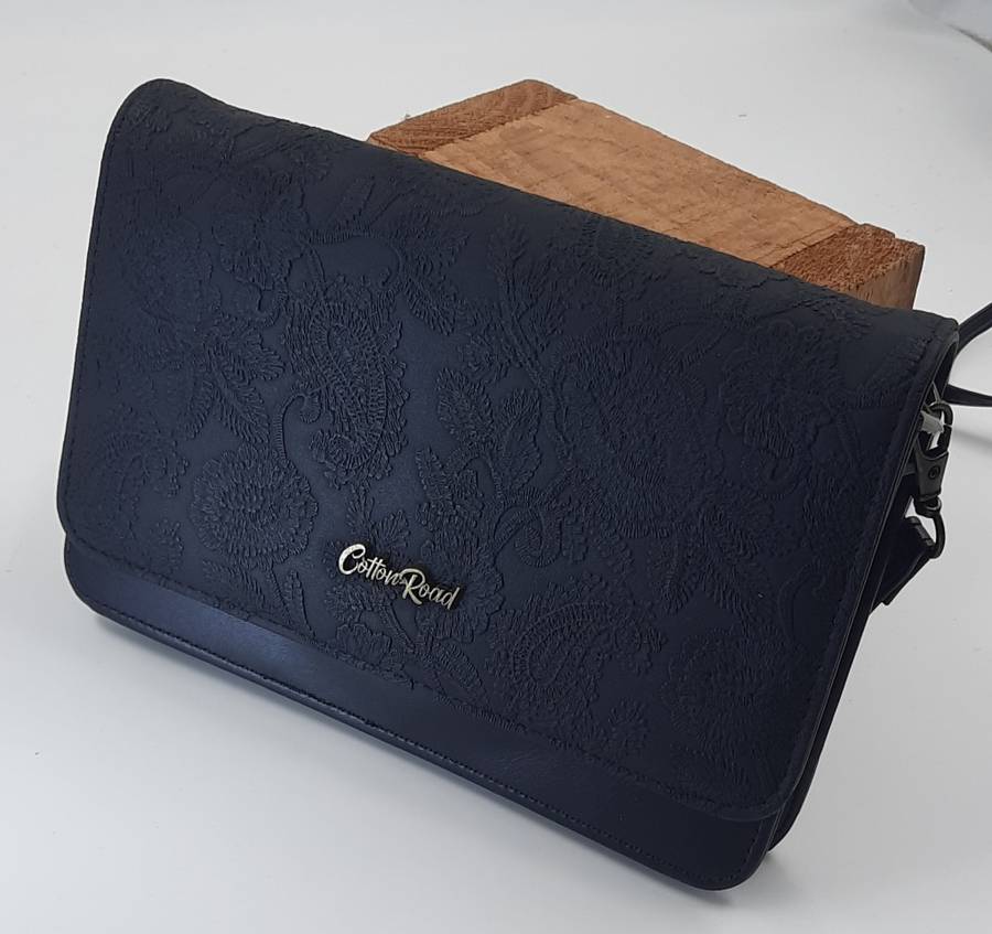 COTTON ROAD SLING PURSE! IN BLACK!