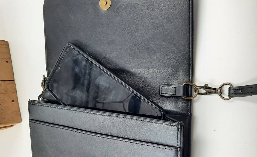 COTTON ROAD SLING PURSE! IN BLACK!
