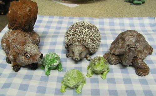 set of squirrel tortoise hedgehog + 3 small frogs