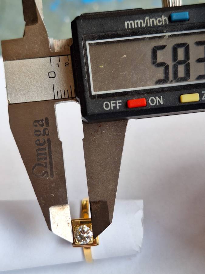 18ct Gold ring with large old mined diamond