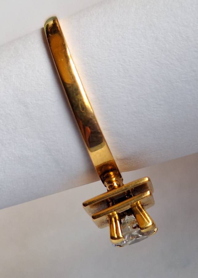 18ct Gold ring with large old mined diamond