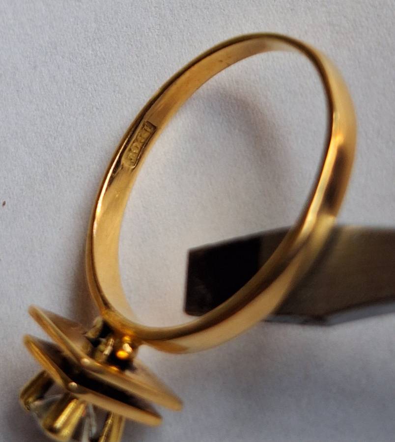 18ct Gold ring with large old mined diamond