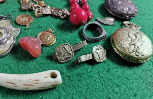 *Crazy R1 Auction* Mixed lot of costume jewellery