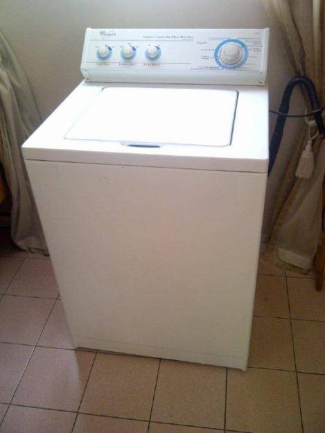 WHIRLPOOL TOP LOADING WASHING MACHINE (shop soiled)