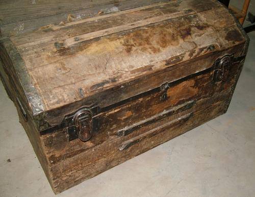 Antique wooden Kist