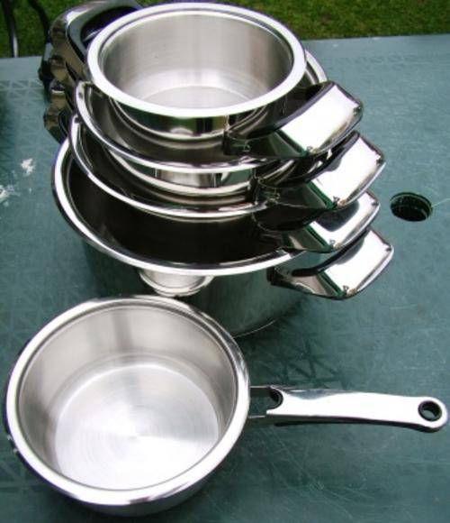 Cookware: 10 piece LABRISTO STAINLESS STEEL SET/ DISH WASHER SAFE : used as display