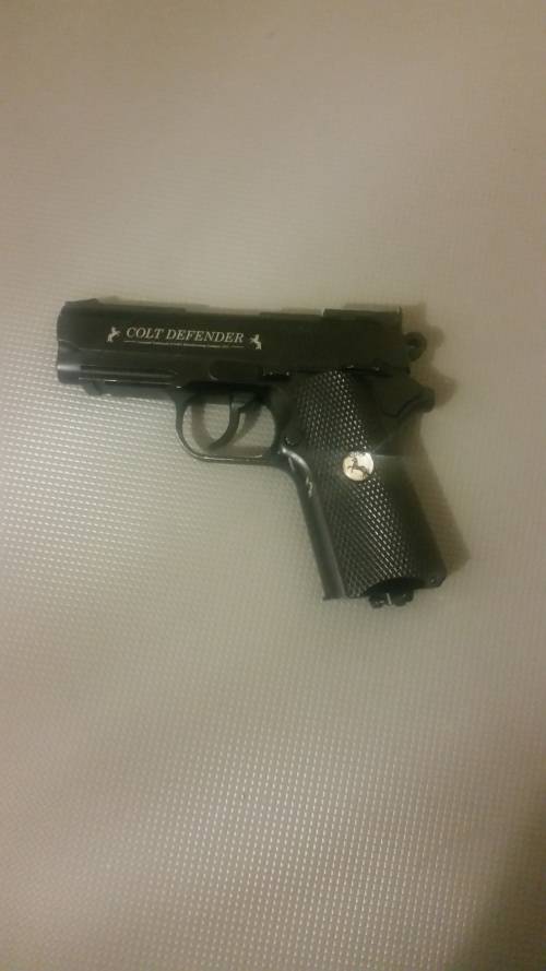 Umarex Colt Defender 4.5mm Steel BB Gas Gun Includes 5 C02 Canisters & 50 Steel BB's
