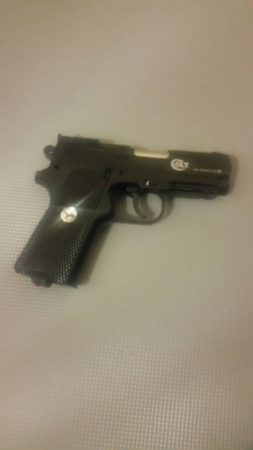 Umarex Colt Defender 4.5mm Steel BB Gas Gun Includes 5 C02 Canisters & 50 Steel BB's