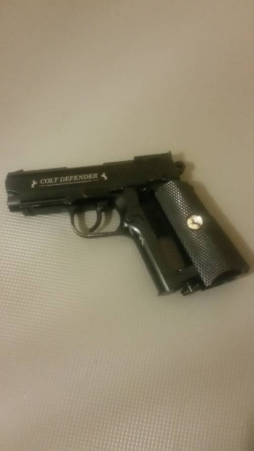 Umarex Colt Defender 4.5mm Steel BB Gas Gun Includes 5 C02 Canisters & 50 Steel BB's