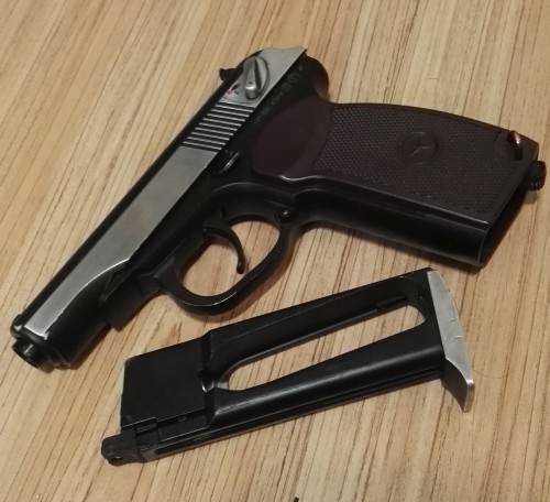 KWC MAKAROV CO2 BLOWBACK 4.5MM AIRGUN