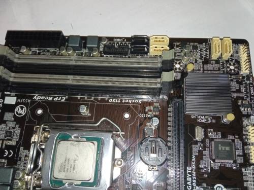 GYGABYTE GA-B85M-DS3H Motherboard