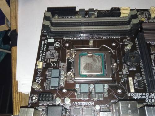 GYGABYTE GA-B85M-DS3H Motherboard