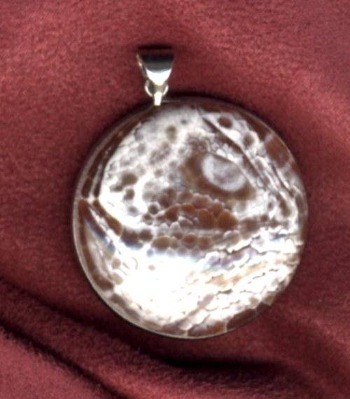 FIRE AGATE PENDANT  - 43mm DIAMETER TOTAL WEIGHT (4 Helga)