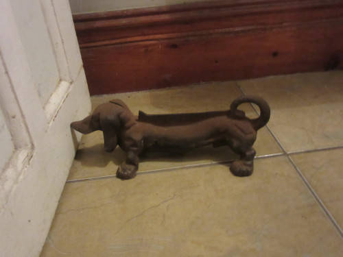 VICTORIAN BOOT SCRAPPER IN THE FORM OF A DOG