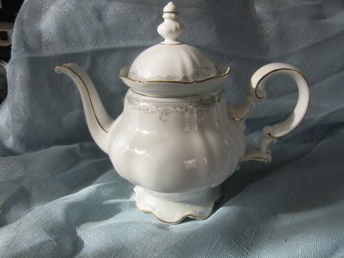 Hutschenreuther Porcelain Pattern : Large Tea Pot and Lid