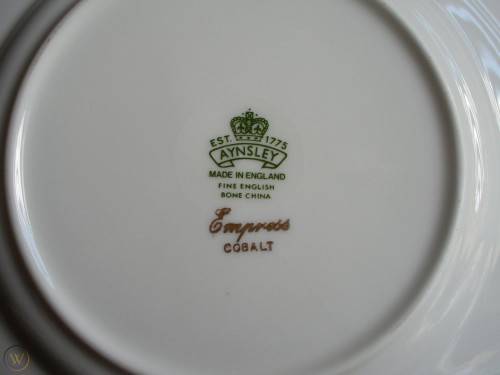 AYNSLEY PORCELAIN DINNER SERVICE - EMPRESS PATTERN