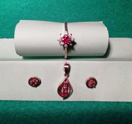 Gold and Ruby ring, pendant and earings