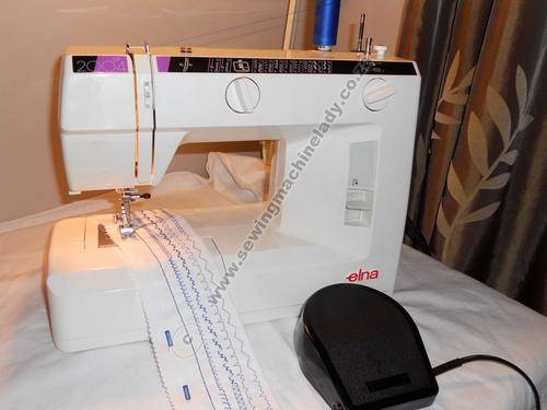 ELNA 2004SP AUTOMATIC BUTTONHOLE SEWING MACHINE