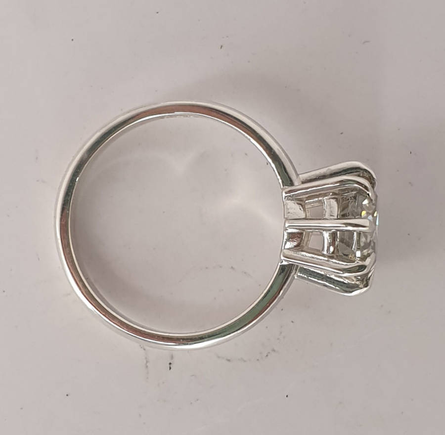 Silver solitaire Unique 8 claws. Please read description.