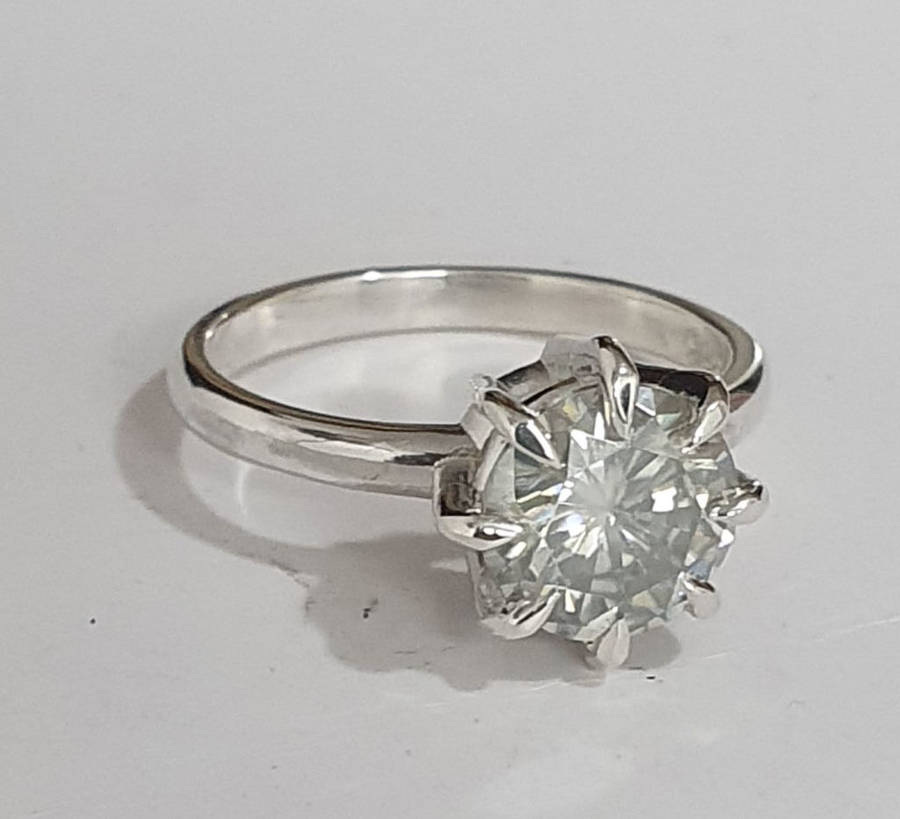 Silver solitaire Unique 8 claws. Please read description.