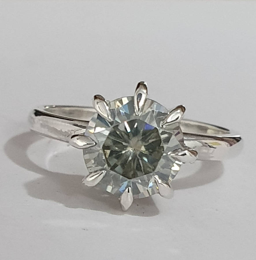 Silver solitaire Unique 8 claws. Please read description.
