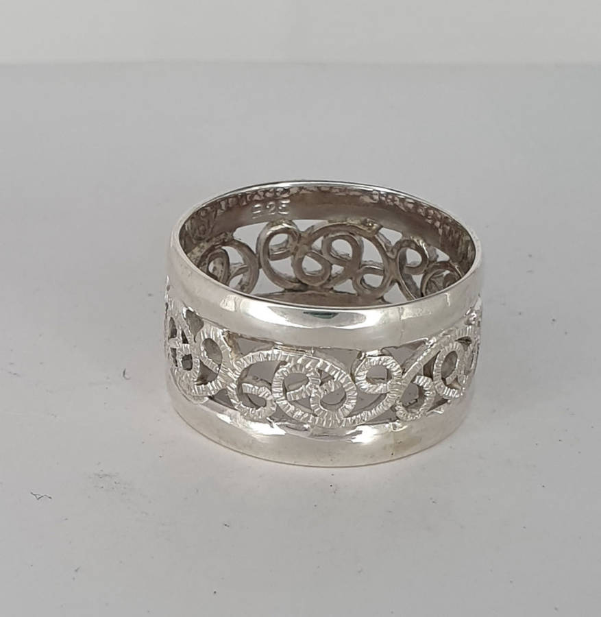Sterling silver hand made ring Pattern