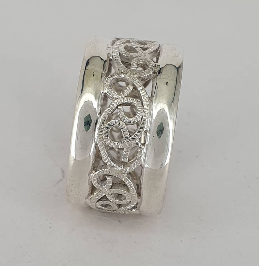 Sterling silver hand made ring Pattern