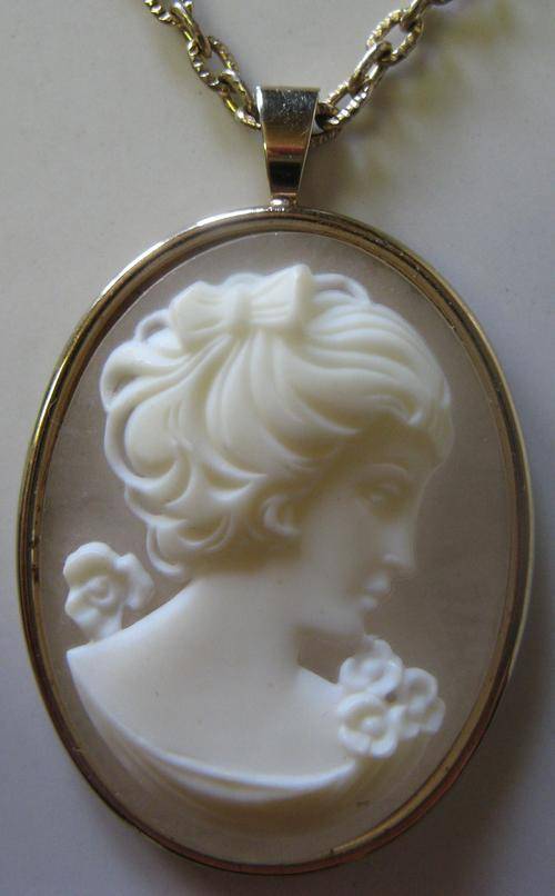 FRENCH ANTIQUE STYLE CAMEO PENDANT AND CHAIN SET