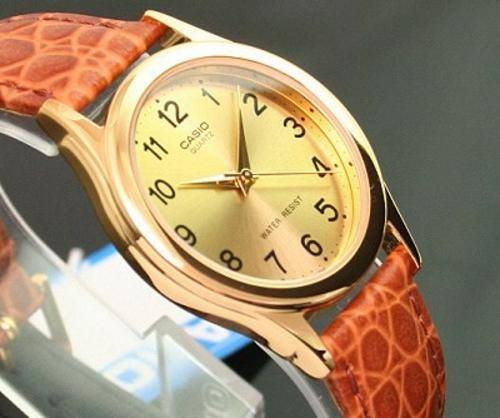 BRAND NEW OUT THE BOX GOLD AND LEATHER CASIO MENS WRIST WATCH