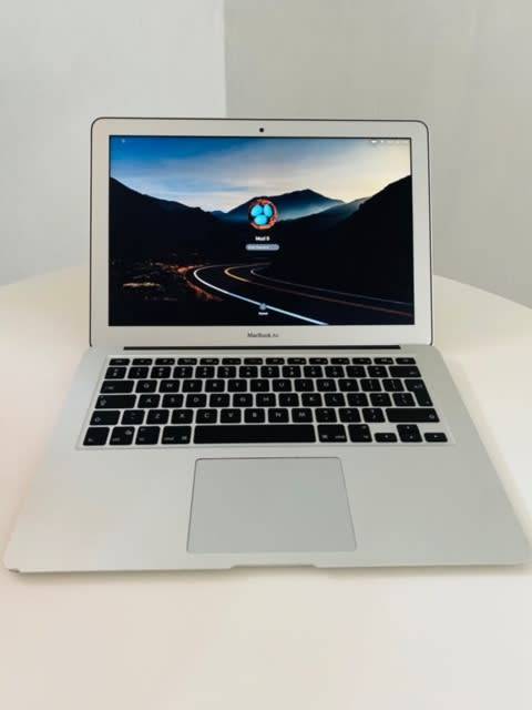 13-inch MacBook Air 1.6GHz (2015) Dual Core 5th-Gen Intel Core i5 256GB - Silver - MacOS Monterey